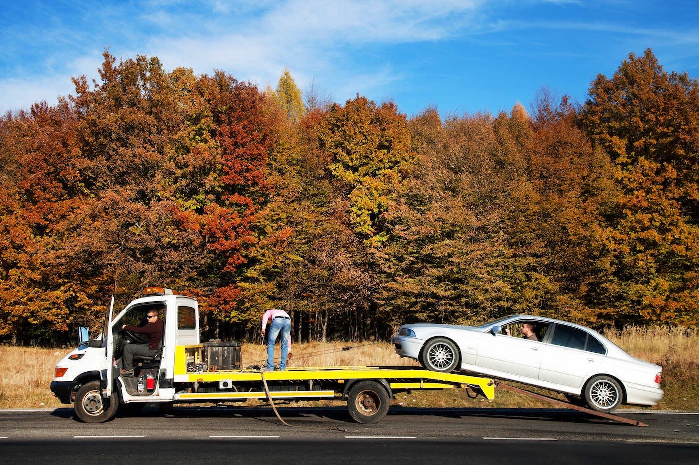Winnipeg-Towing-flatbed loading