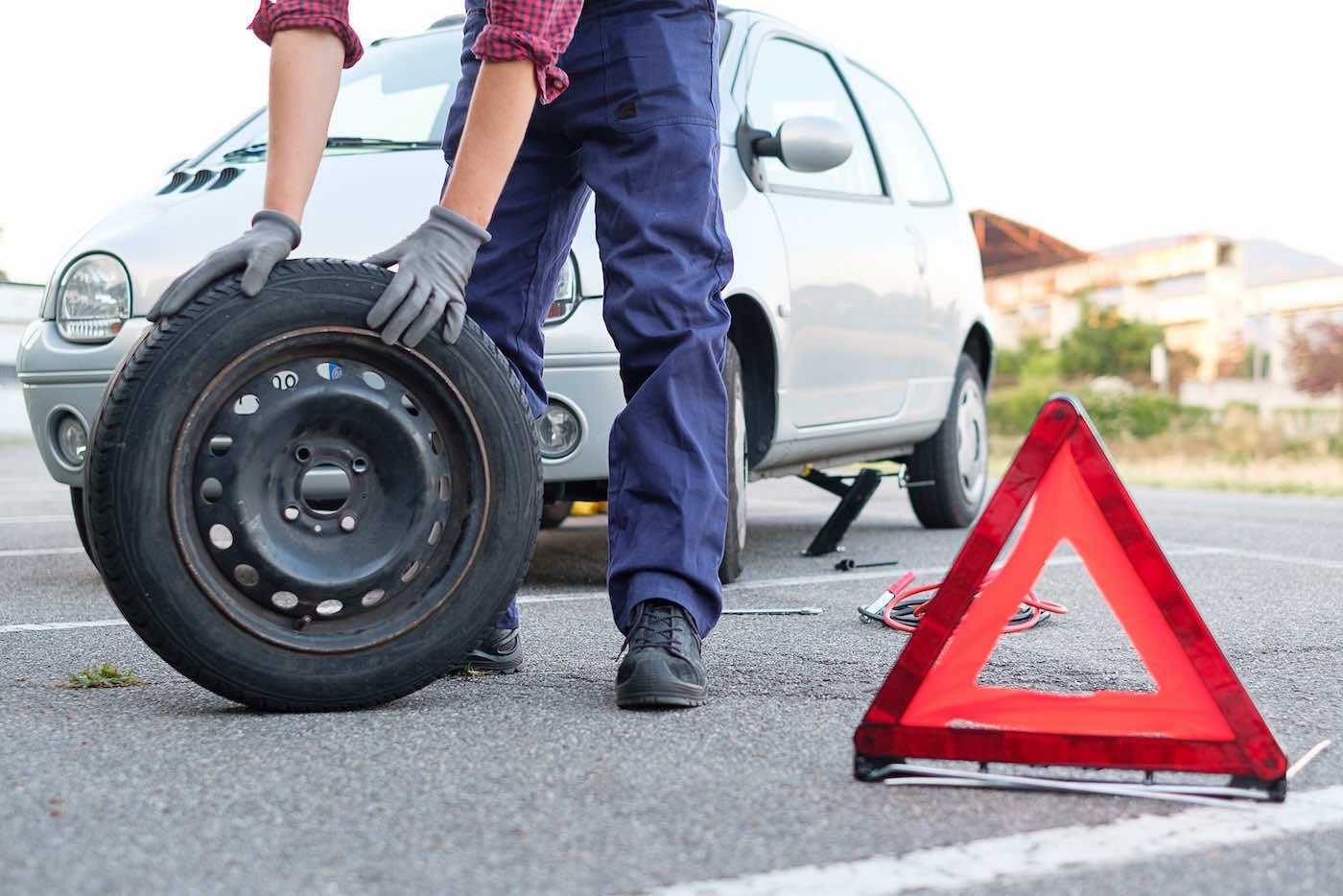Winnipeg-Towing-roadside tire service